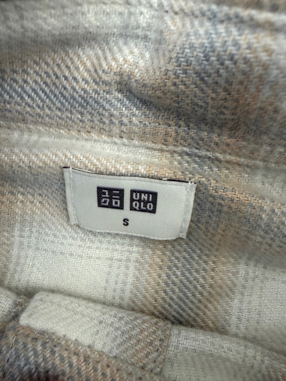 Uniqlo Cream and Light Gray Plaid Shirt Jacket - Picture 2 of 4